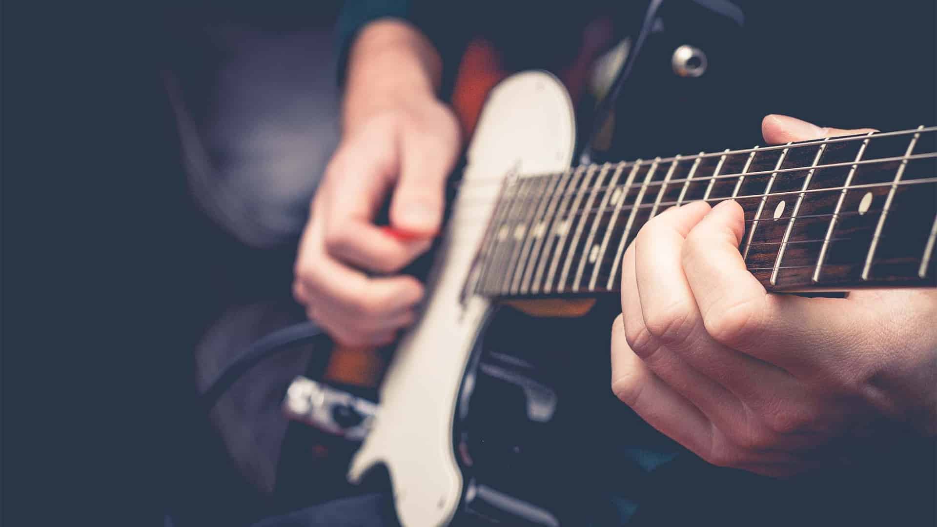 2. Basit Fikirler Kullanarak Riff, Melodi Ve Solo Yazmak